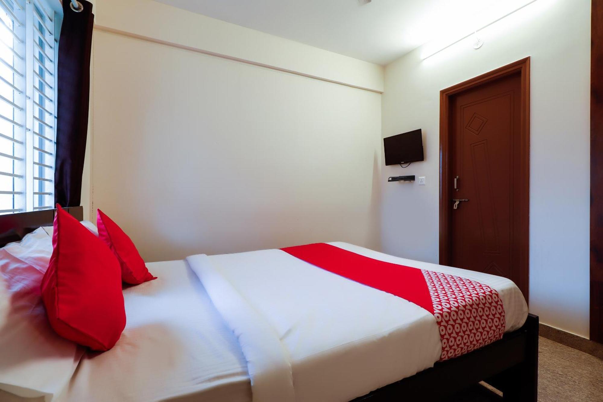 Super Gn Collection O Near Rajajinagar Industrial Estate Hotel Bangalore Exterior foto