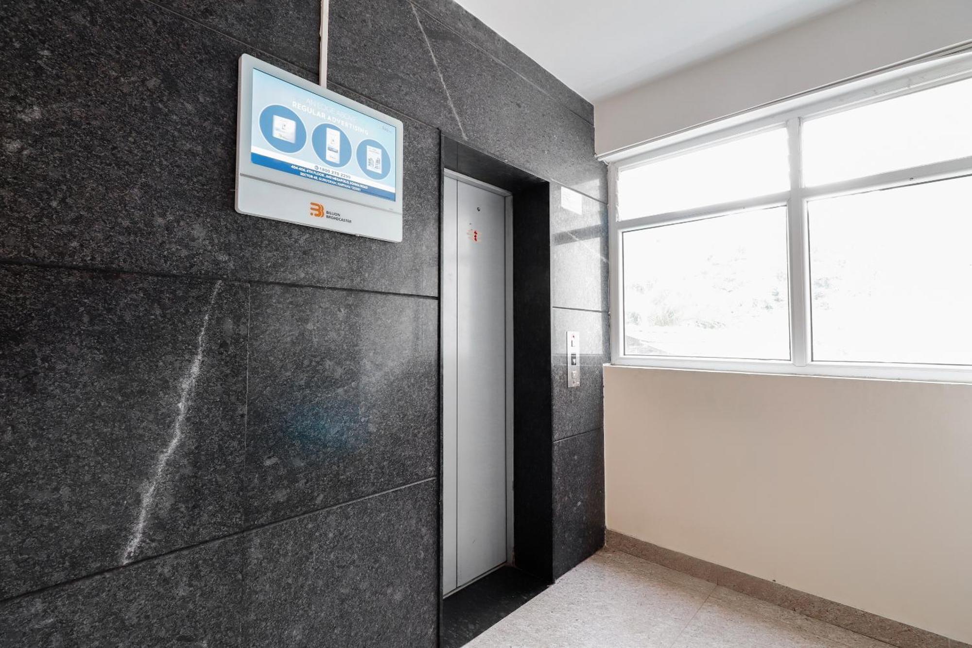 Super Gn Collection O Near Rajajinagar Industrial Estate Hotel Bangalore Exterior foto