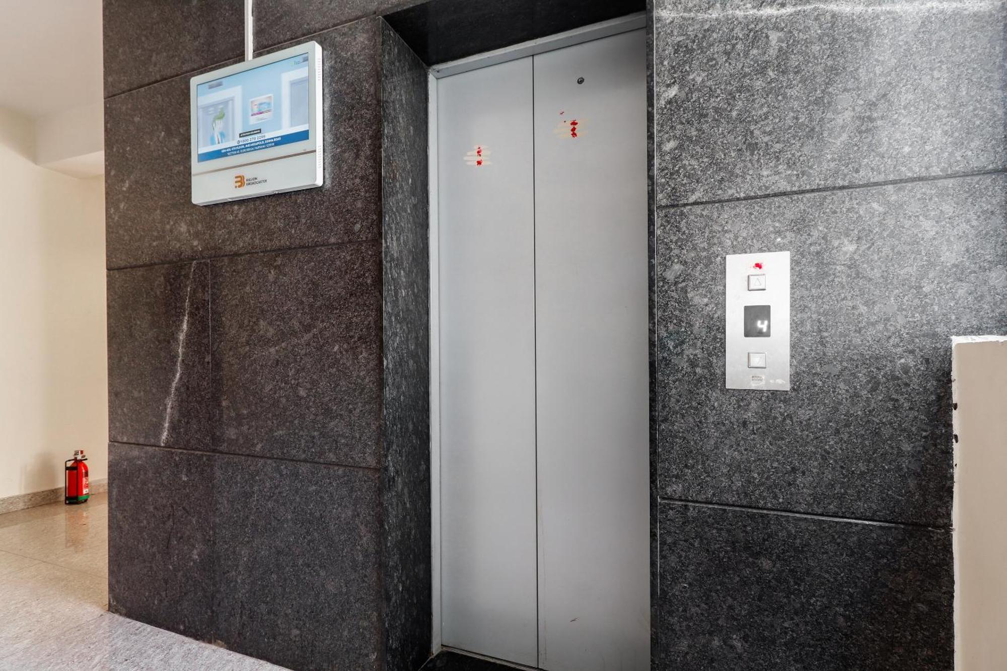 Super Gn Collection O Near Rajajinagar Industrial Estate Hotel Bangalore Exterior foto